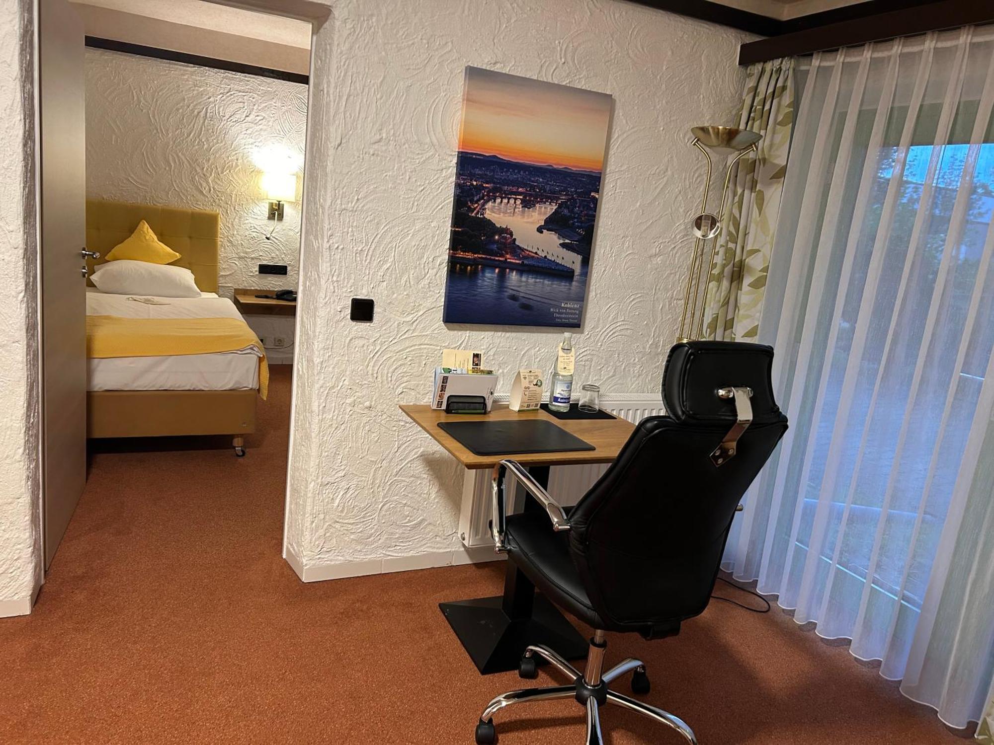 Contel Hotel Кобленц Екстериор снимка