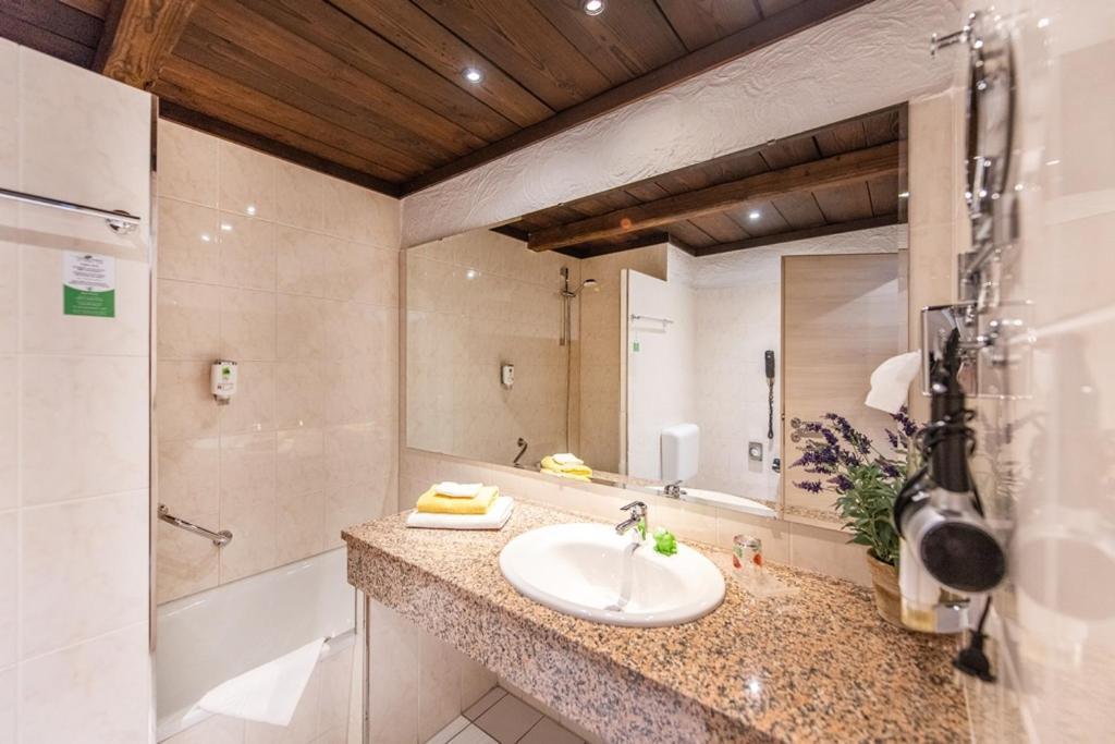 Contel Hotel Кобленц Екстериор снимка